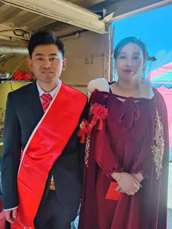 花池县刘沟村祝新郎新娘步步高升